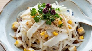 新玉ねぎとかまぼこのポン酢サラダ